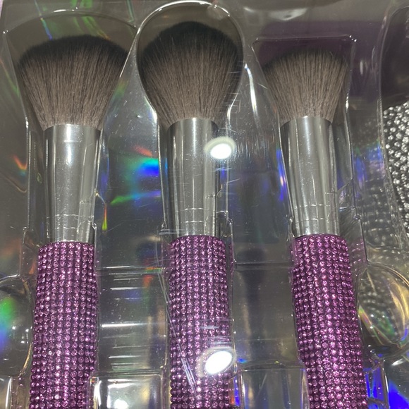 COPY - NWT.  Essentials Collection, 13 piece makeup storage/brush set. - Picture 13 of 15